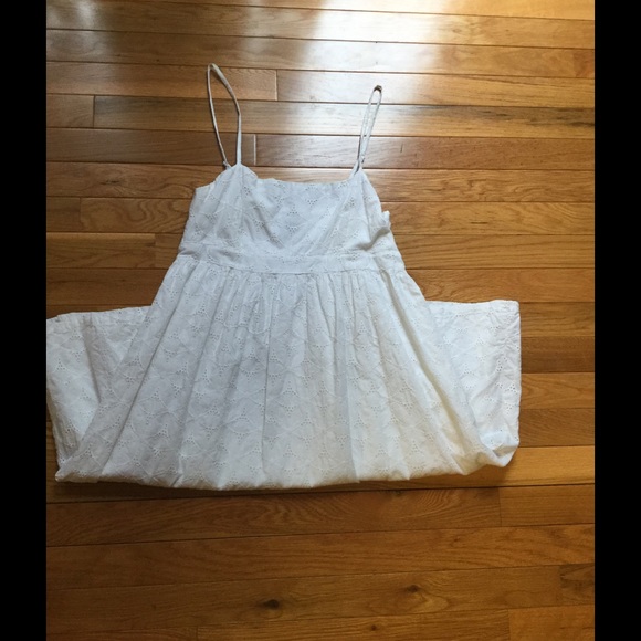 Cute solid white strappy summer dress size 8