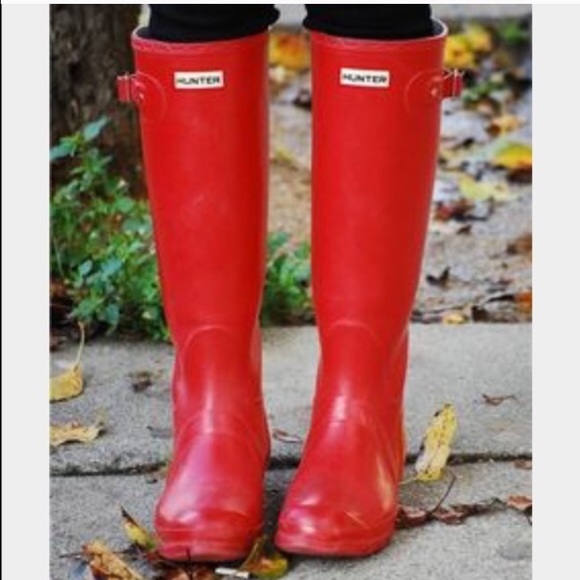Hunter boots (kids size 5) fit women's 7
