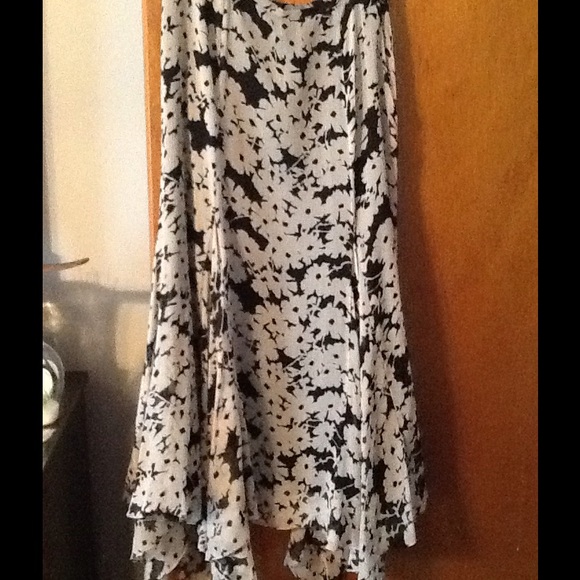 Long ladies Ralph Lauren skirt in great shape