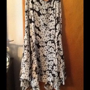 Long ladies Ralph Lauren skirt in great shape