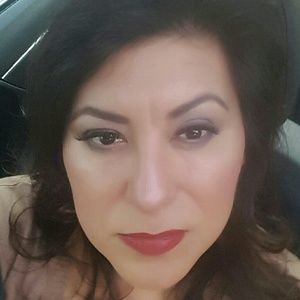 Meet your Posher, Amparo