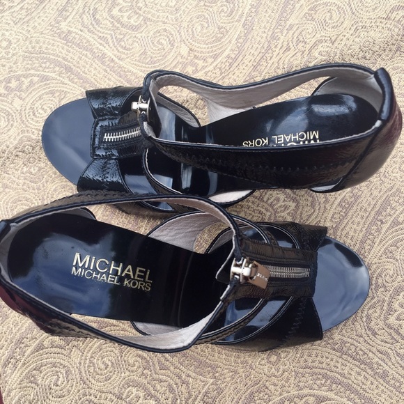 MICHAEL KORS Shoes NWOT - Picture 2 of 4