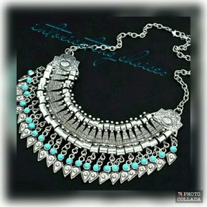 Modern vintage-look statement bib necklace. NIP