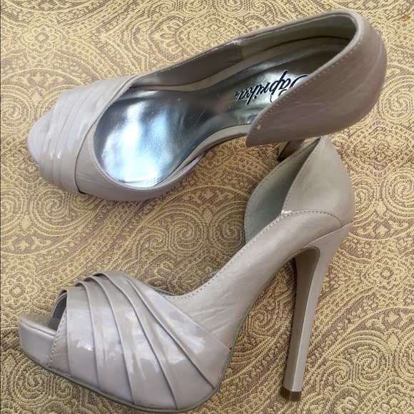 PAPRIKA STILETTOS IN Tan color.
