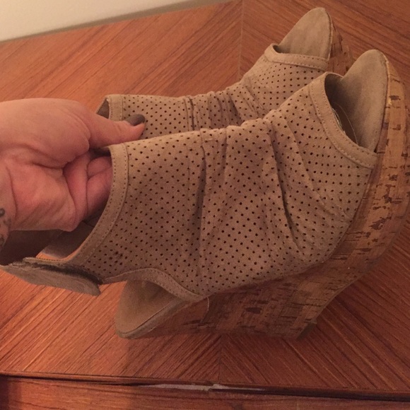 Guess nude cutout textile cork wedges. - Picture 3 of 4