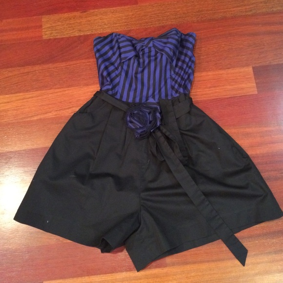 Sleeveless "skort". Only worn 1 time.