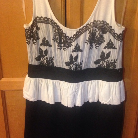 Black and white dress - Picture 2 of 3