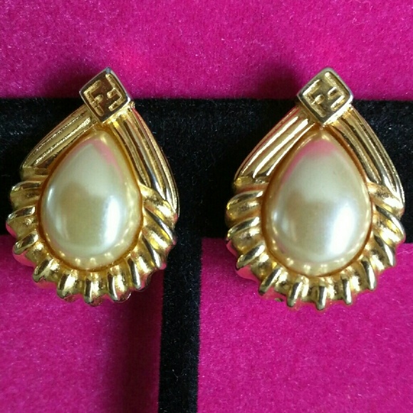 Fendi Pearls Earrings