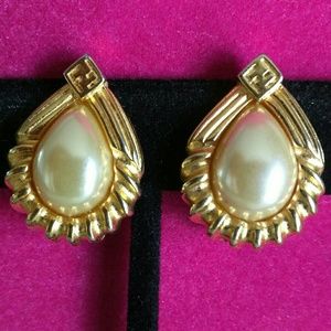 Fendi Pearls Earrings