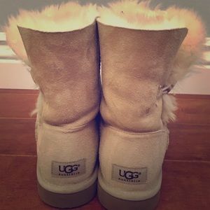 BAILEY BUTTON UGGS (Sand)