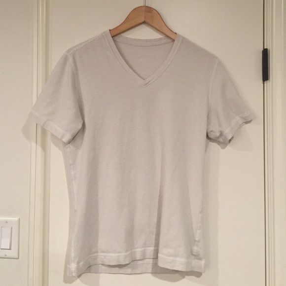 Men's Lululemon 5 year basic tee V neck