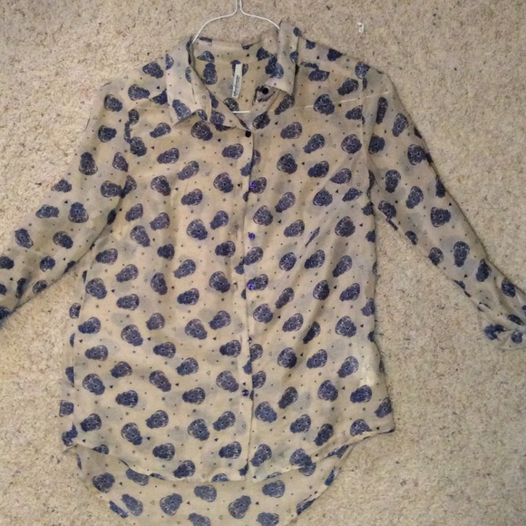 Skull pattern tan shirt