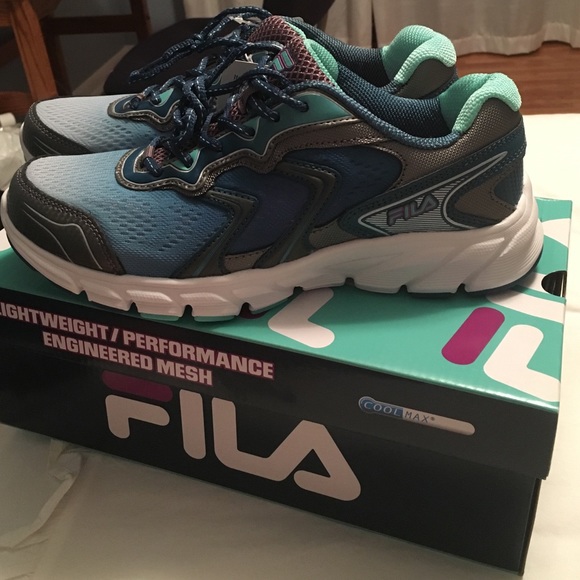 NWT fila tennis shoes