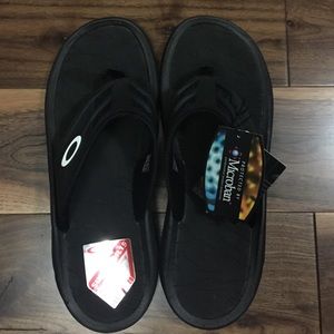 Mens Oakley Sandals 11 NWT