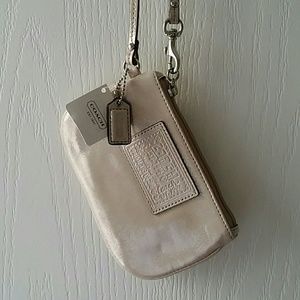 COACH -Daisy Metallic Leather Wristlet