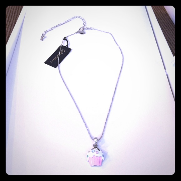 Cupcake necklace