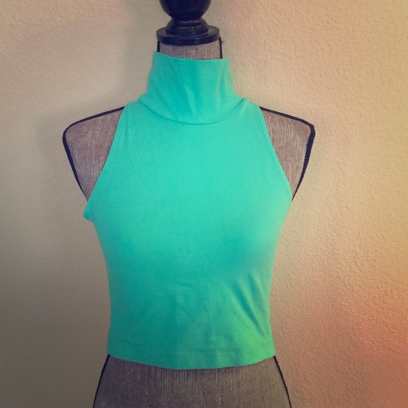 Turtleneck sleeveless top