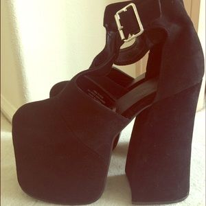 Unif size 7 Dame Platforms