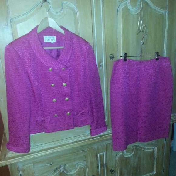 Used, purchased @ neiman Marcus, priced to sale