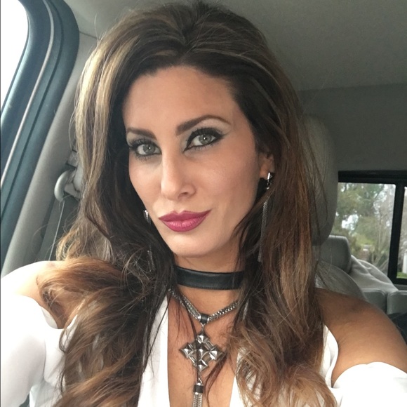 Meet your Posher, Leeanna