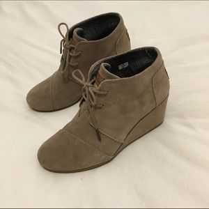 Tom's Tan Suede Desert Wedges