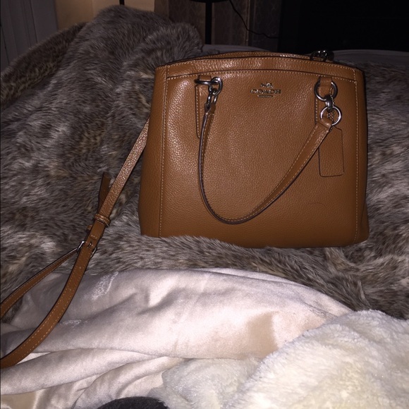 Coach Minetta Crossbody in Chicago Pebble Leather