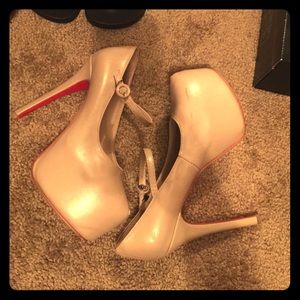 Red bottom Christian Louboutin heels☺️