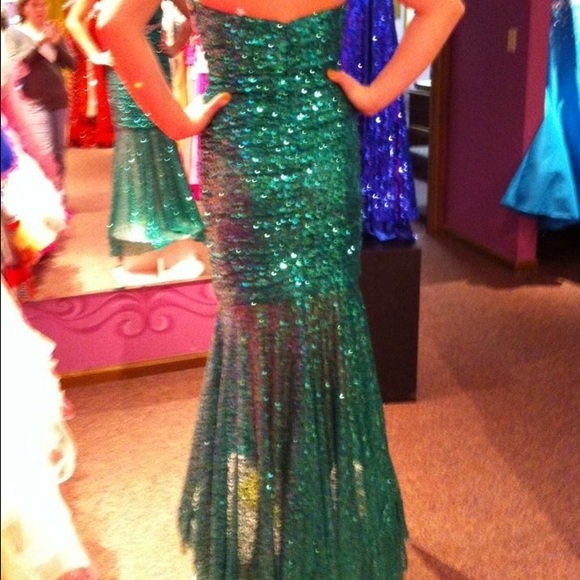 Prom dress - Picture 2 of 3
