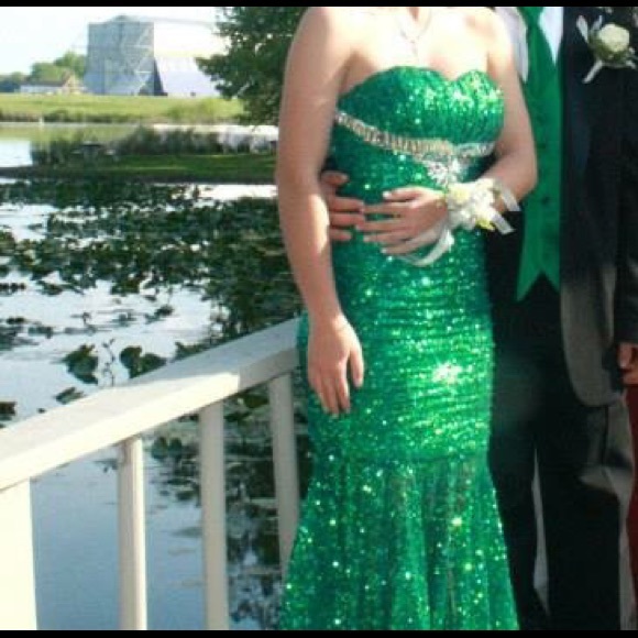 Prom dress - Picture 3 of 3