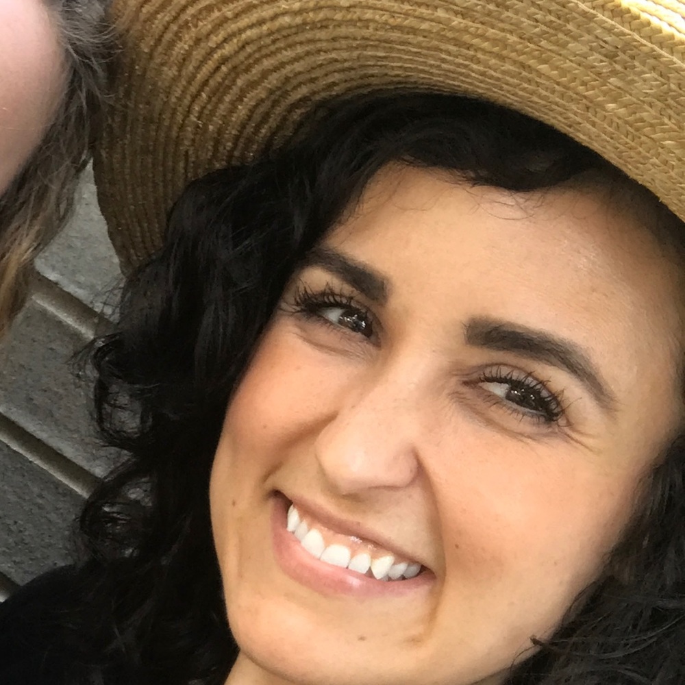 Meet your Posher, Brooke ✌🏻️🦄🍾