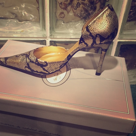 Metallic pumps