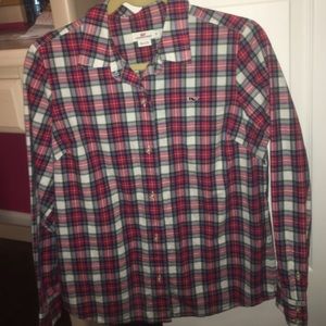 Women's Vineyard vines button up shirt!