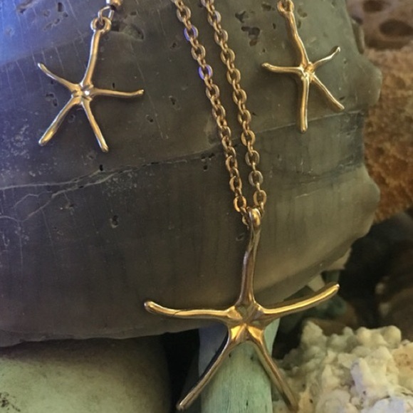 Boutique | Gold Starfish Necklace & Earrings - Picture 4 of 4