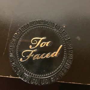 Too faced chocolate bronzer