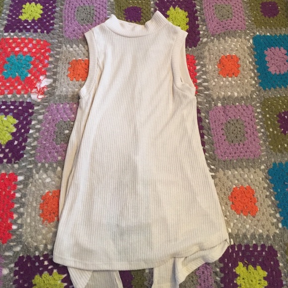 Ribbed sleeveless top