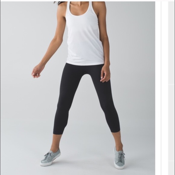 NWT Lululemon Zone In Crops size 4