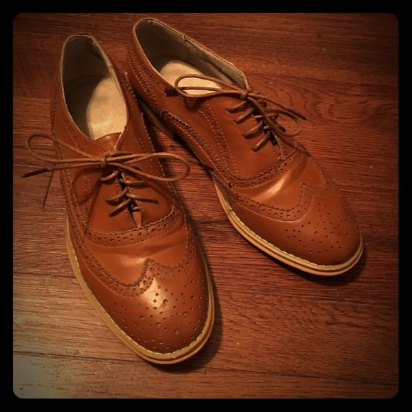Brown lace up Oxford