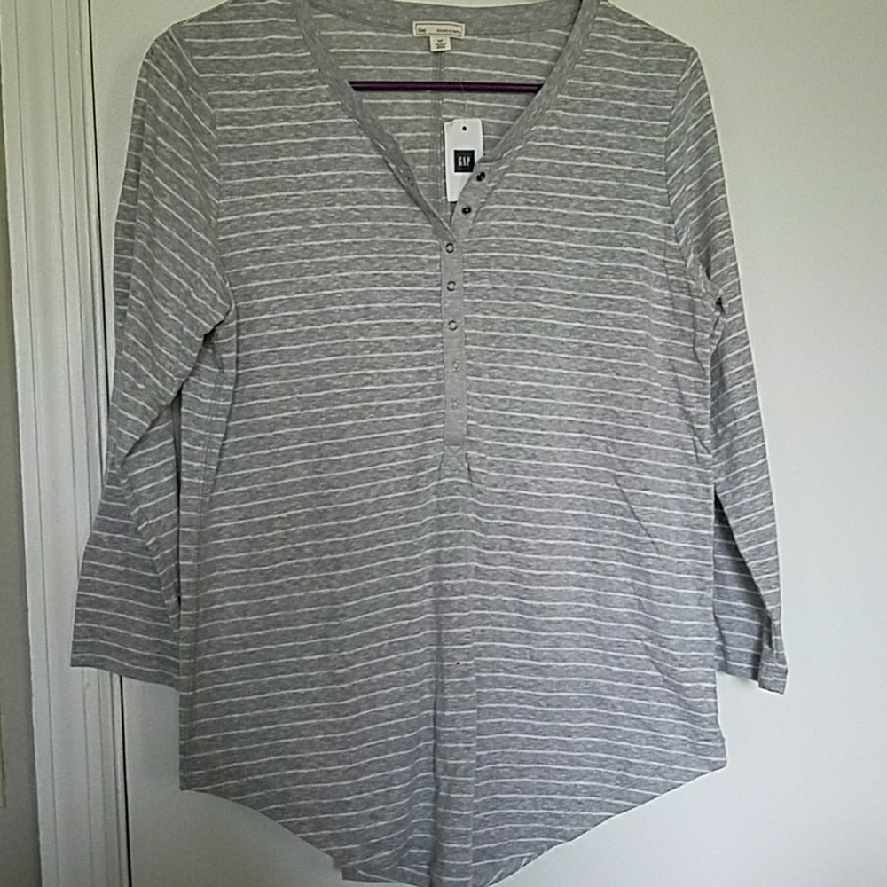 Gap elbow length sleeves