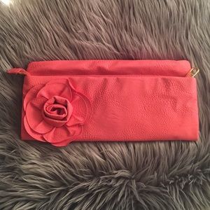 Coral, Steve Madden clutch 👛