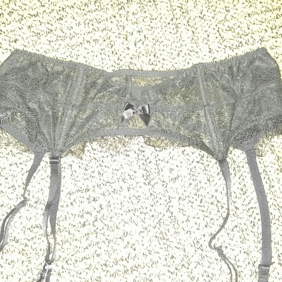 Victoria's Secret Very Sexy garter belt