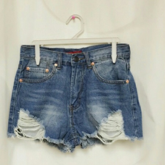 Destroyed/Shredded Denim Shorts w Exposed Pockets - Picture 4 of 8