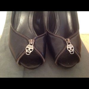 Alexander Mcqueen peep toe pumps