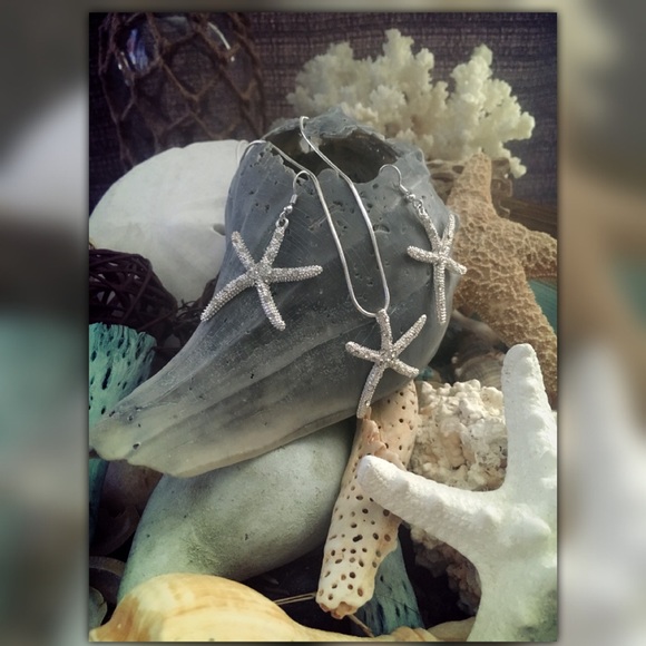 Boutique | Silver Rhinestone Necklace & Earrings - Picture 4 of 5