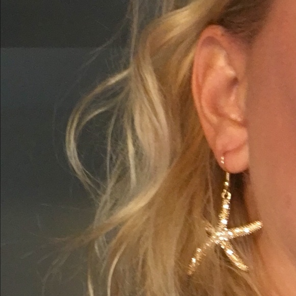 Boutique | Silver Rhinestone Necklace & Earrings - Picture 2 of 5