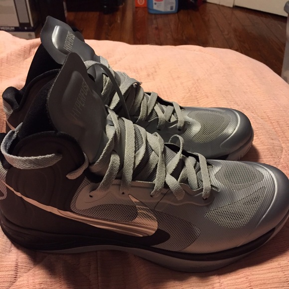 Nike (SOLD) - Picture 3 of 4