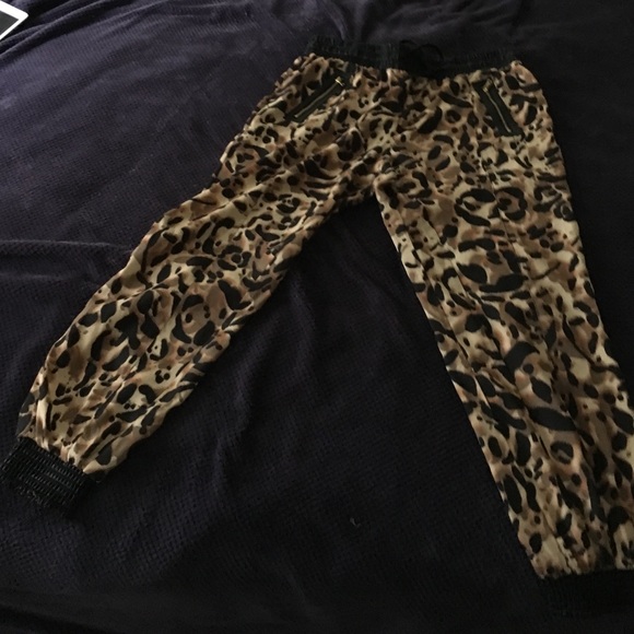 Bebe printed pants nwot prices negotiable