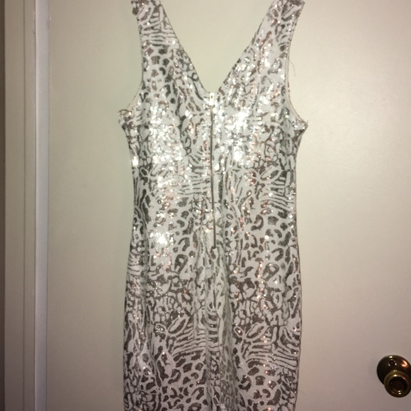 White/silver sequenced dress - Picture 3 of 3