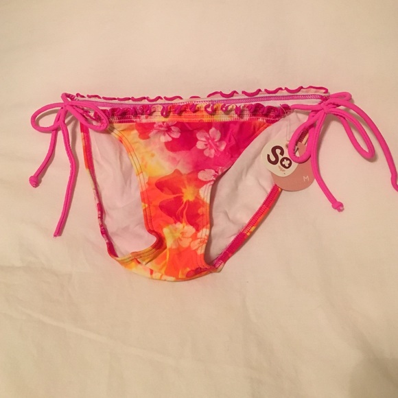 Kohl's SO Size M Bikini bottom.