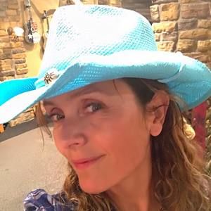 Meet your Posher, Kira