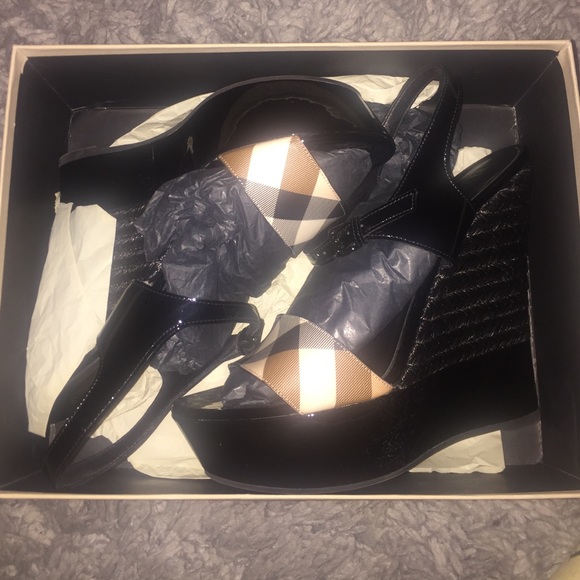 100% Authentic Burberry Nova Wide Stripes Berners - Picture 2 of 4